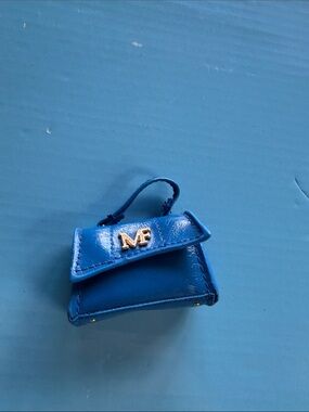 Zuru mini brand blue bag